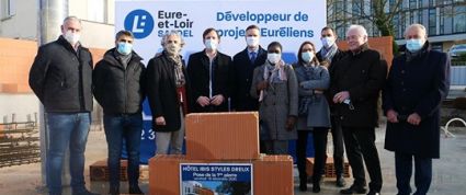 Pose de la première de l'hôtel IBIS STYLES à Dreux